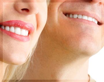 Clínica Dental Dr. Verástegui personas sonriendo